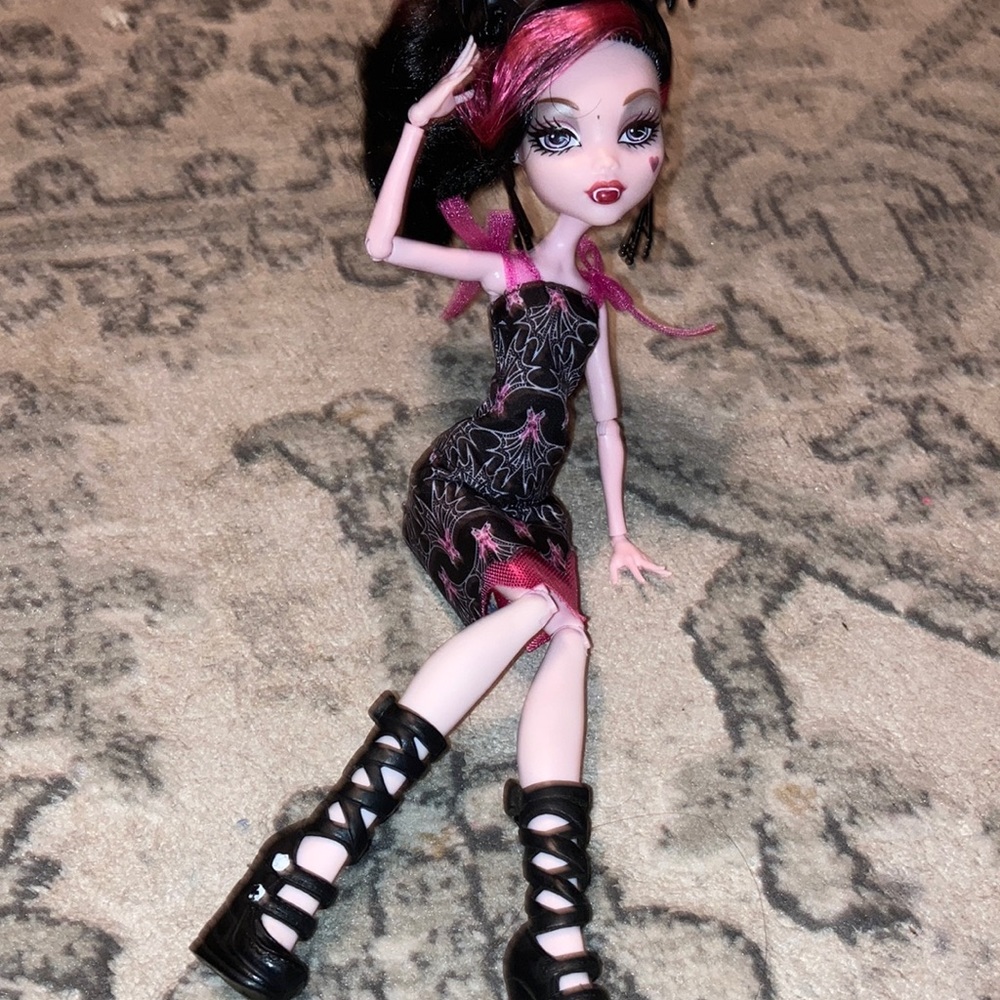 Draculaura frights camera action doll 🦇